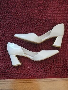 Jones New York White/cream Patent Block Heel Pumps with Gold Accent